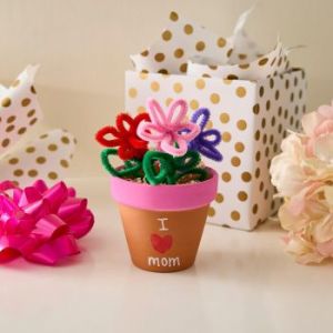 05/04: Michael's MakeBreak: I Love Mom Clay Pot
